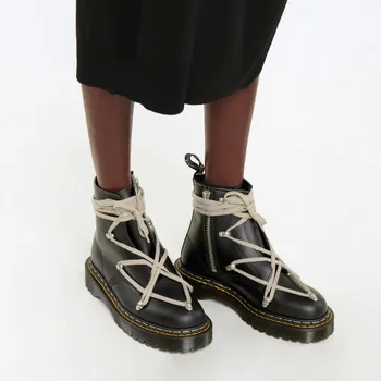 2021 Nove cipele Martin Britanska ženska obuća u retro stilu s umreženim remenčićima na debelom petu Moto čizme na platformu Kožne cipele za žene
