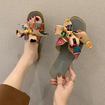 2021 Nova ljetna moda Vruće Sandale i Papuče ženske s lukom na stanu kvadratni petu Ulične japanke Plaža cipele Ženske blage tobogani